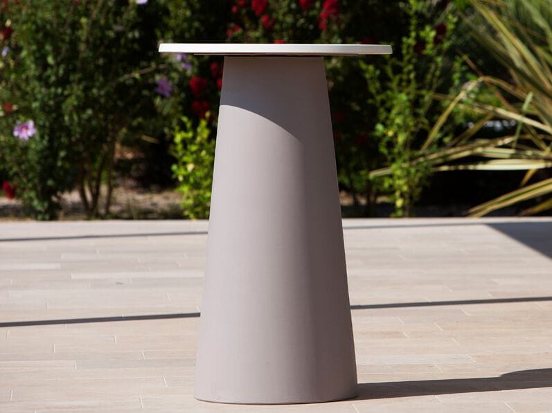 Высокий круглый стол из полиэтилена с столешницей из Werzalit® Kloris MIKO ARCH-00000483