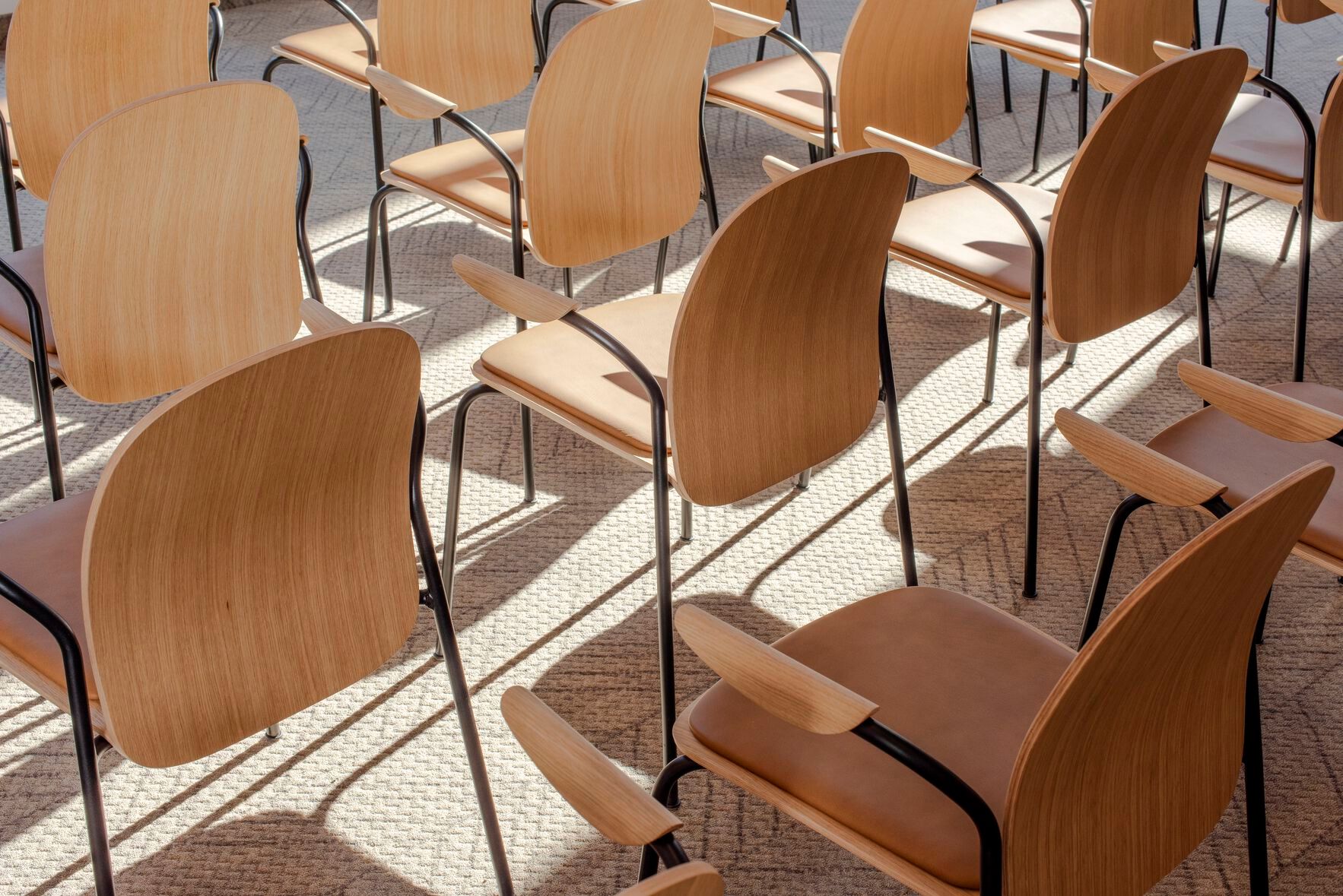 Штабелируемый дубовый стул с мягким сиденьем Gazzda Book ARCH-00145460 - Вид №10