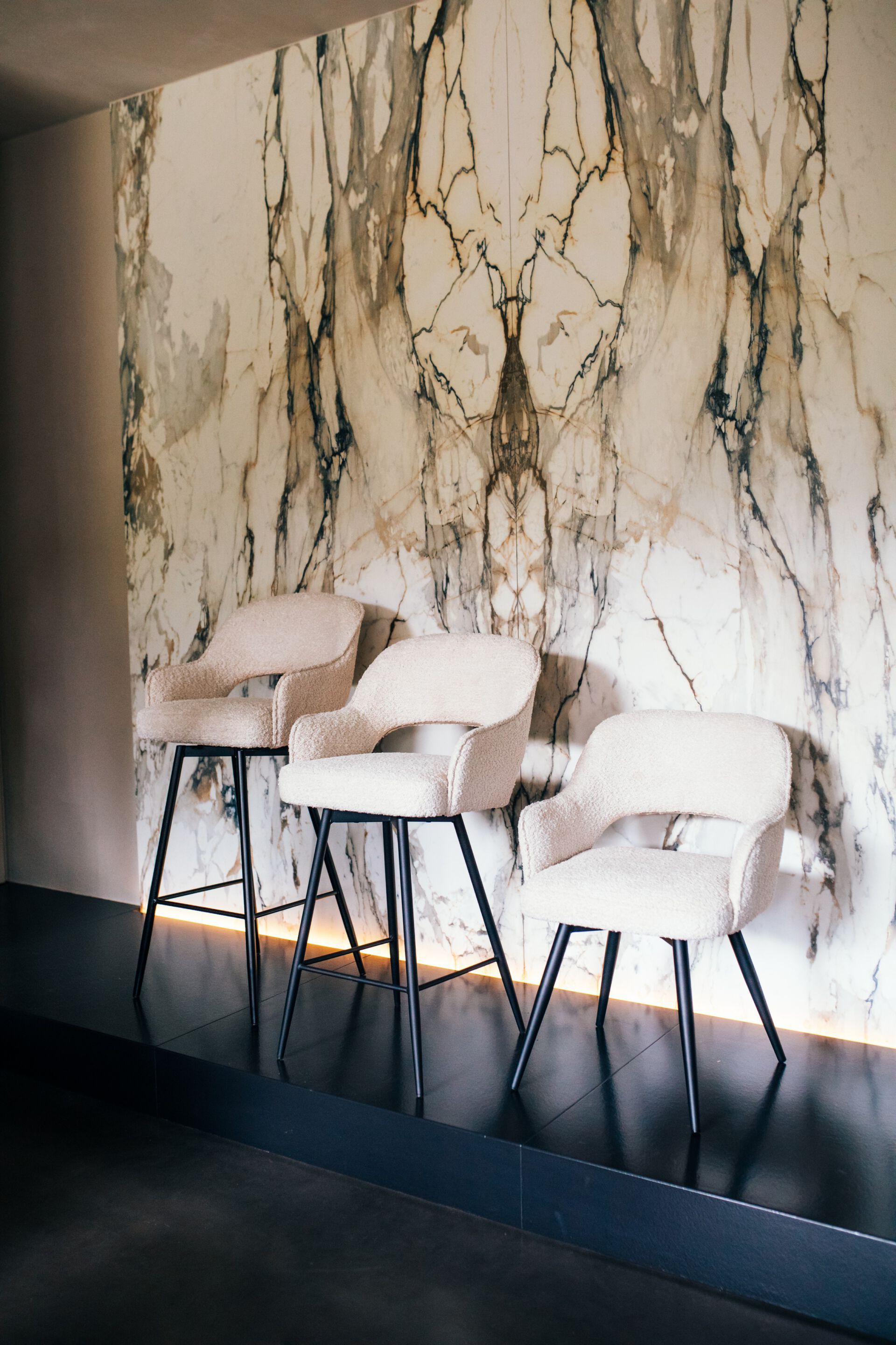 Высокий тканевый стул со спинкой POMAX Mercy ARCH-00113595 - Вид №5