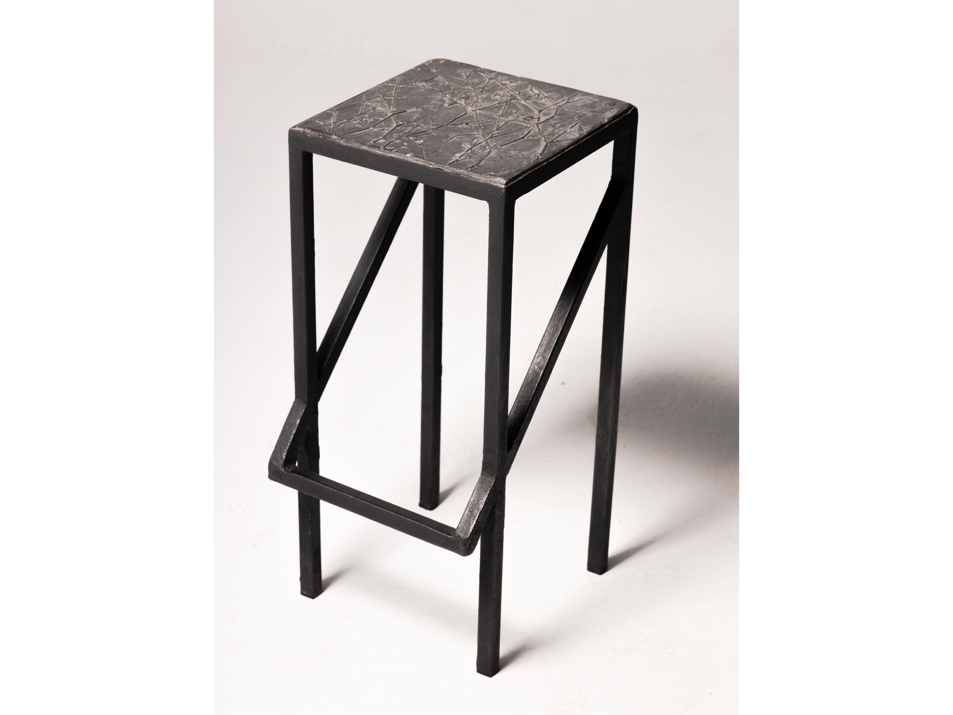 Стальной табурет с подставкой для ног ICI ET LÀ Бетон ARCH-00120196