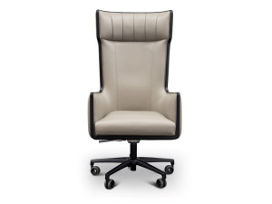 Кожаное офисное кресло с колесами