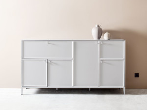 Шкаф с распашными дверцами