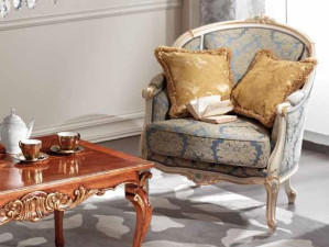 Кресло с подлокотниками