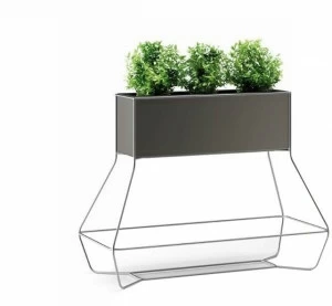 Plust Пластиковая кашпо с металлической структурой Halful