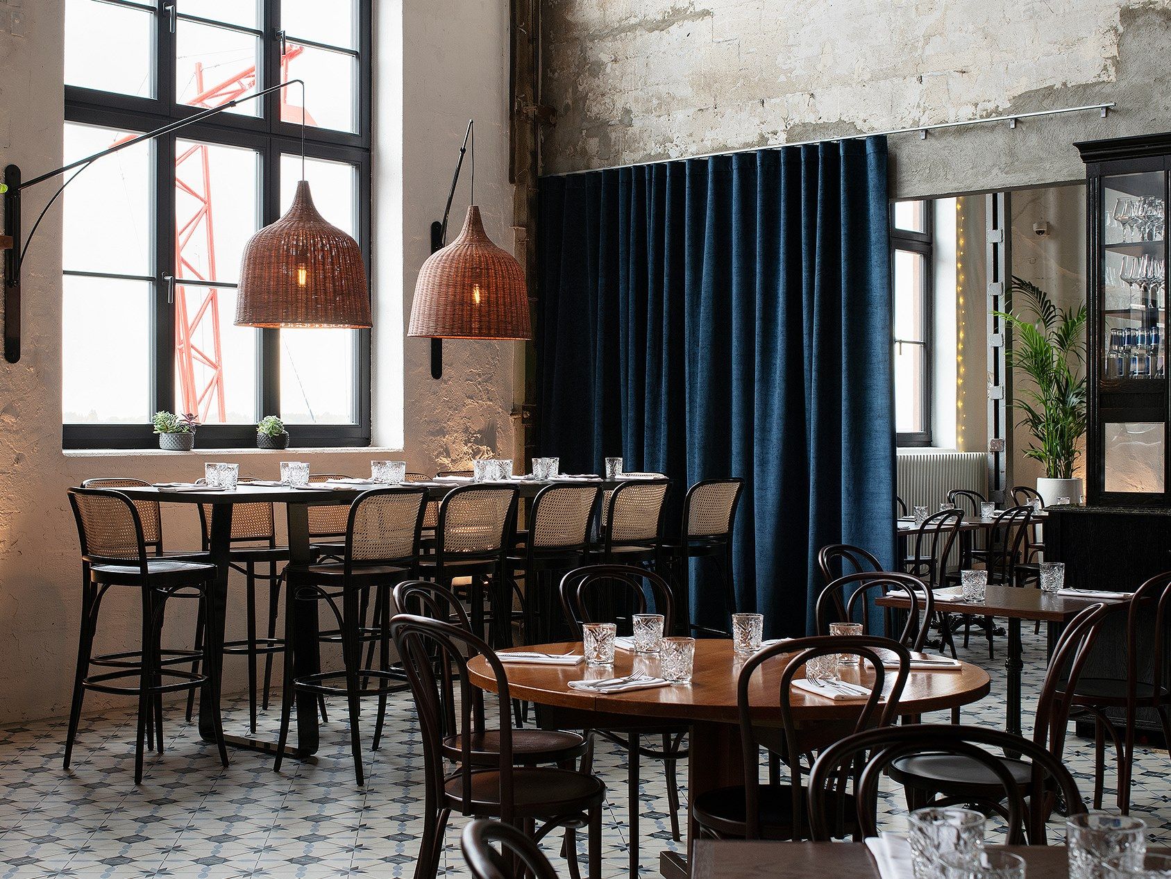 Высокий деревянный табурет с подставкой для ног TON 811 ARCH-00055074 - Вид №5