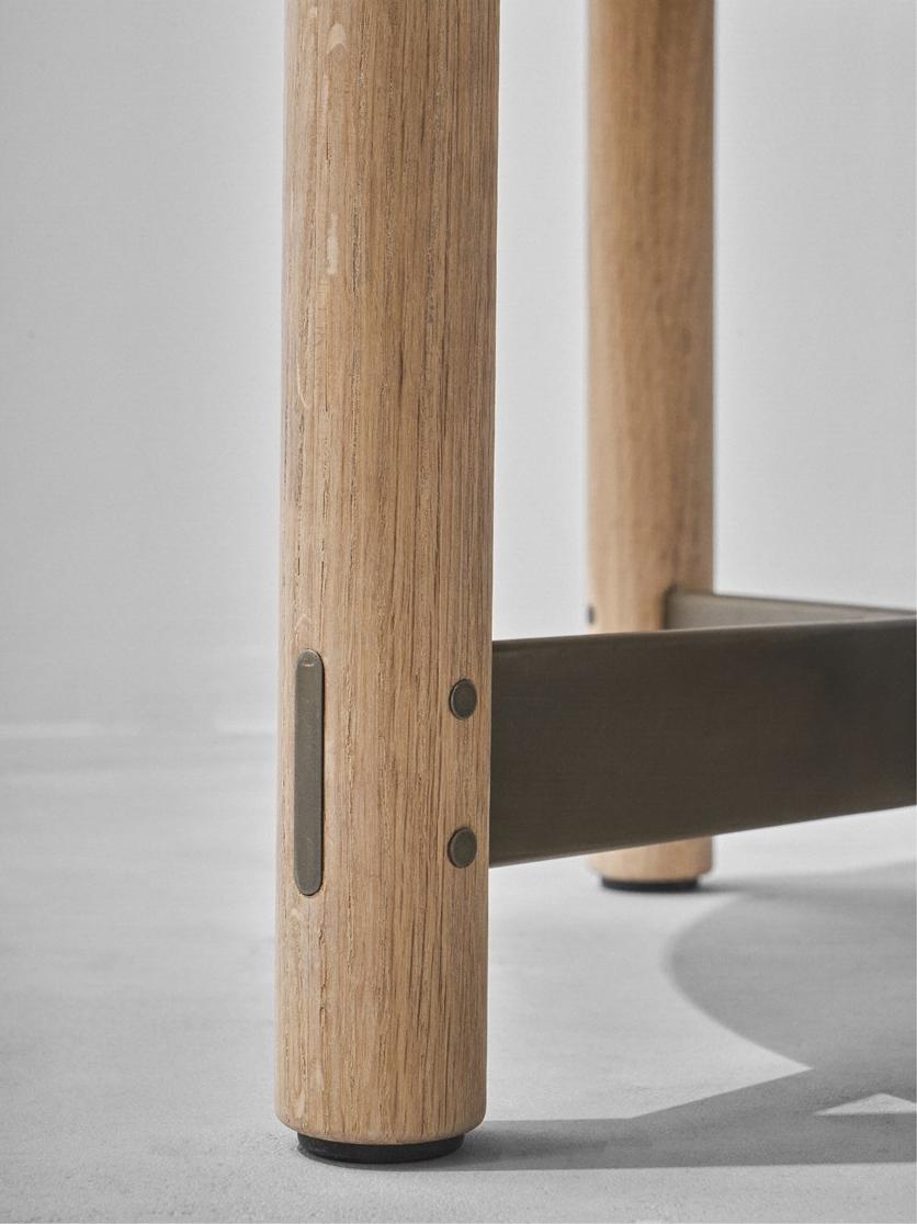 District Eight Низкий круглый журнальный столик из дуба Stilt M1007-c  - Вид №6