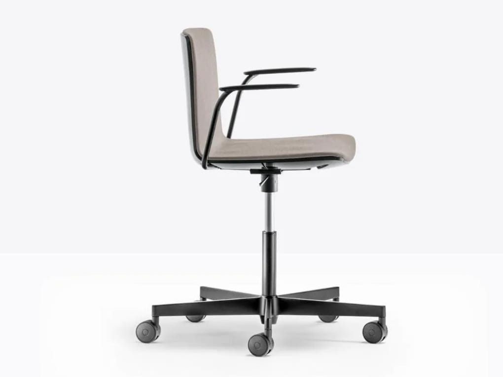 5 спиц подлокотник мягкий операционный стул Pedrali Noa ARCH-00114507 - Вид №2