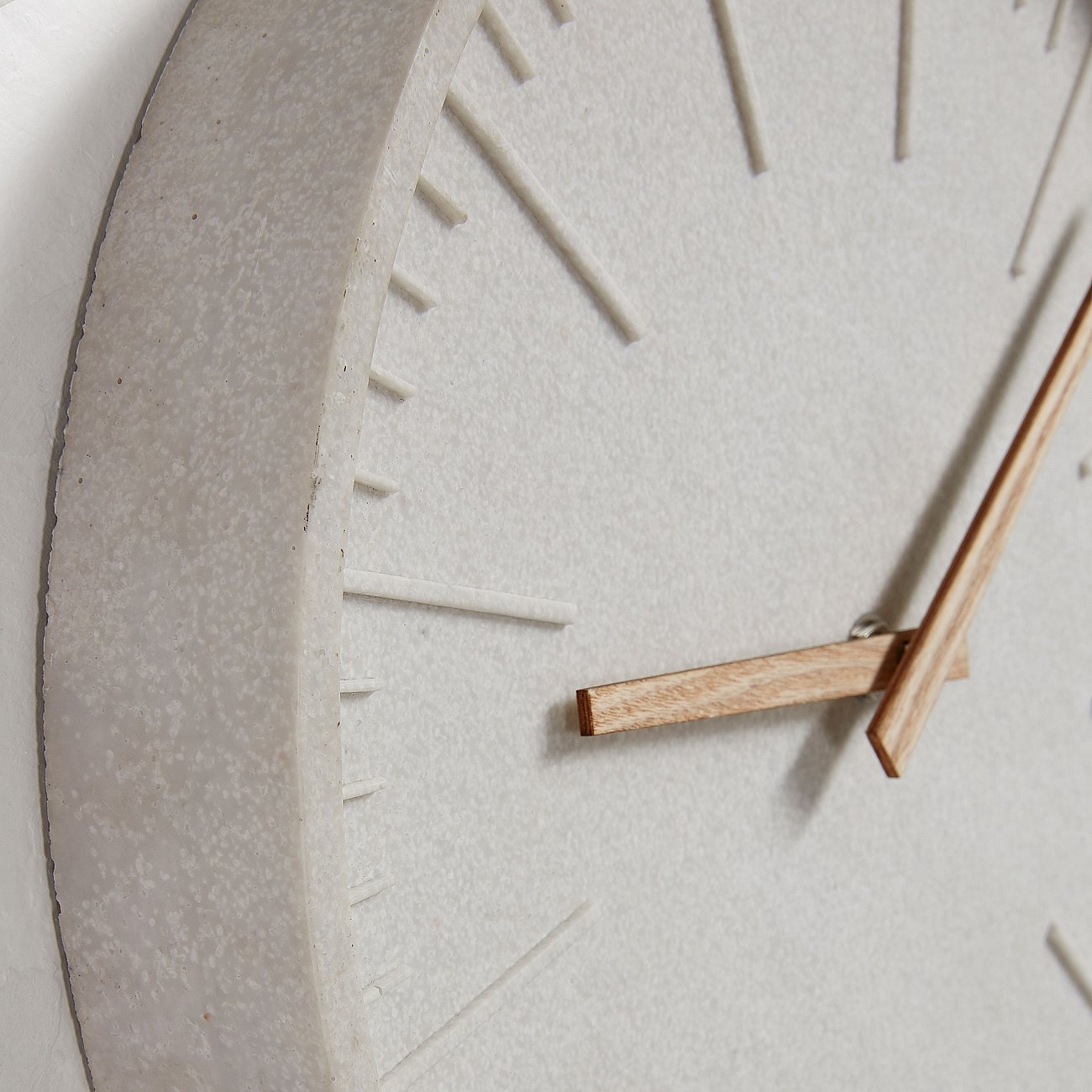 Часы настенные круглые полирезина бежевые Mid от La Forma LA FORMA ДИЗАЙНЕРСКИЕ 344280 Бежевый  - Вид №1