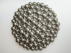 Декоративный предмет стеклянной стены