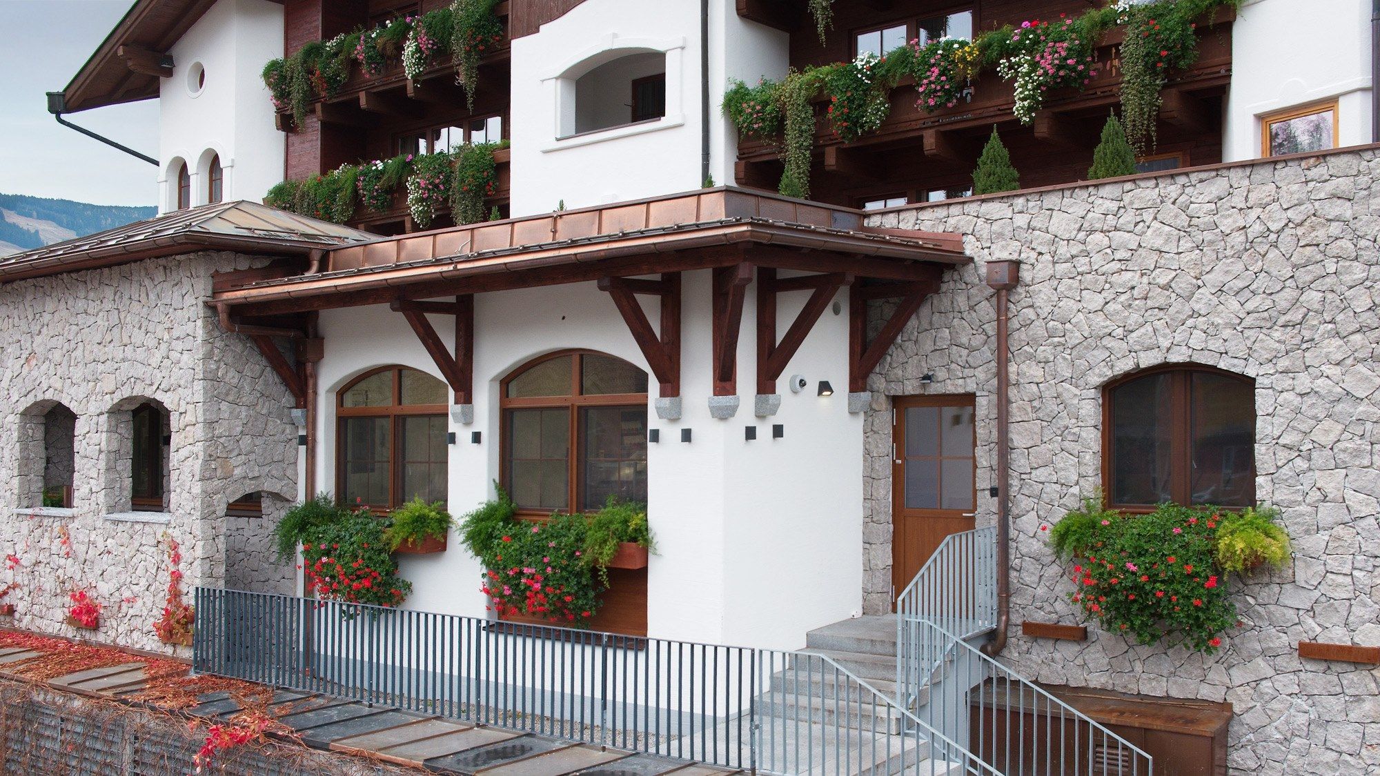 Натуральный каменный элемент для фасада B&B Rivestimenti Naturali камень ARCH-00116203 - Вид №20