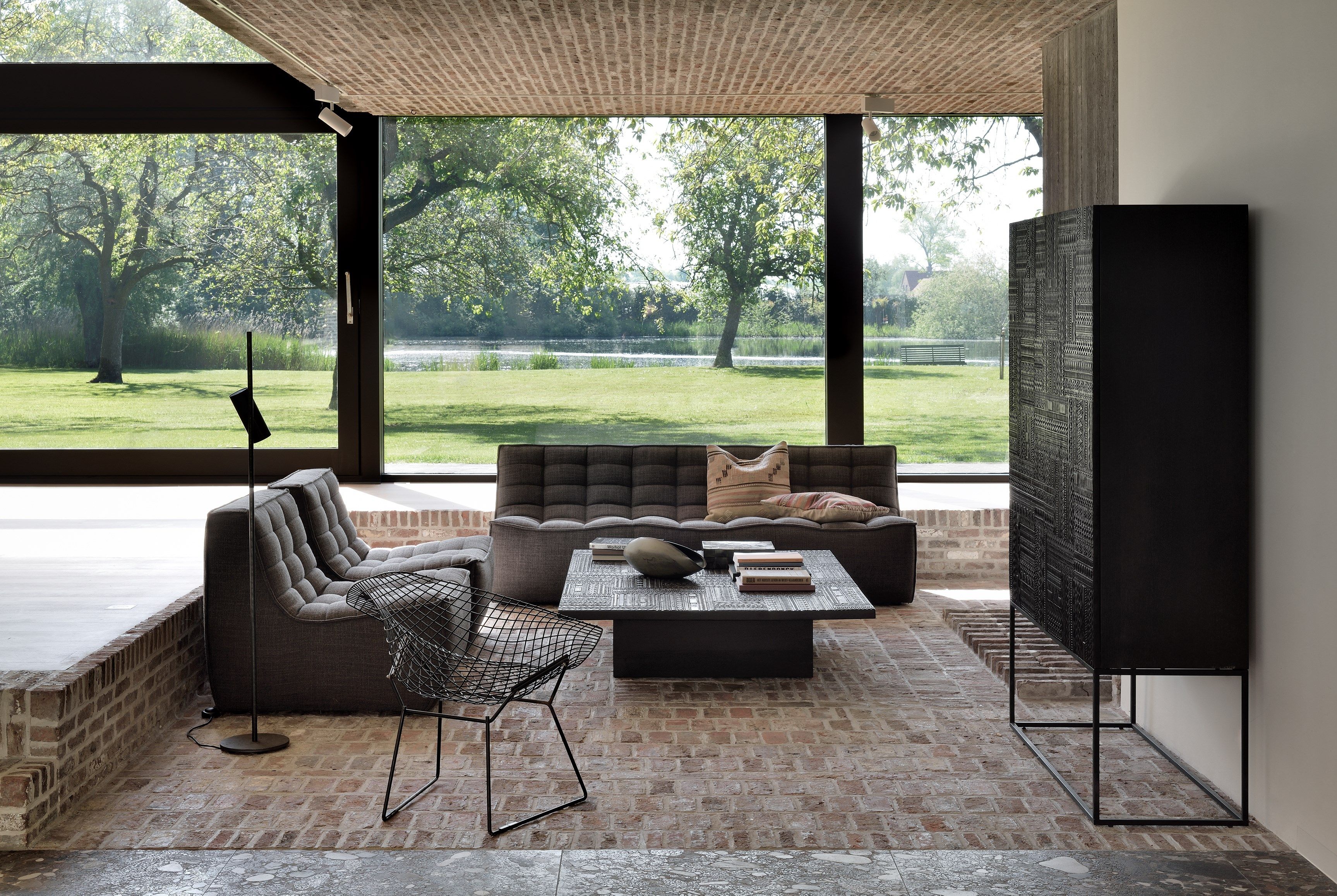 Прямоугольный журнальный столик из тикового дерева Ethnicraft Ancestors Tabwa ARCH-00076378 - Вид №1