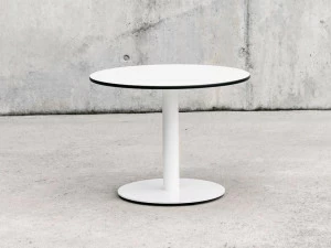 ENEA Круглый журнальный столик со стальным основанием и столешницей из нпл Punto