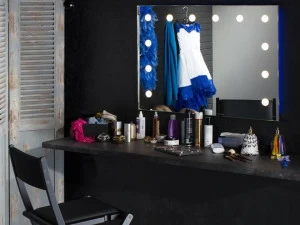 UNICA by Cantoni Прямоугольное настенное зеркало из анодированного алюминия со встроенной подсветкой Mh