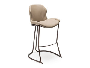 Высокий кожаный стул