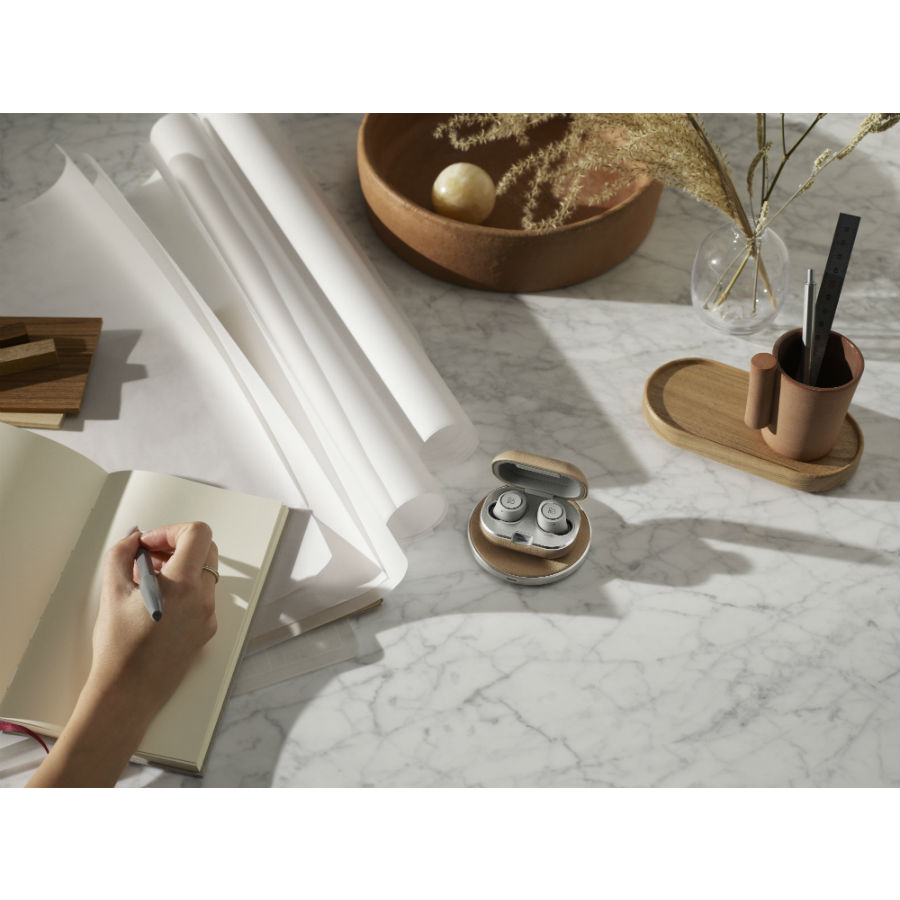 Устройство зарядное беспроводное BeoPlay Charging Pad, дымчато-розовое Bang & Olufsen 1646202 - Вид №2