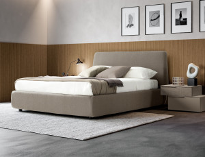 Двуспальная кровать из ткани с мягким изголовьем