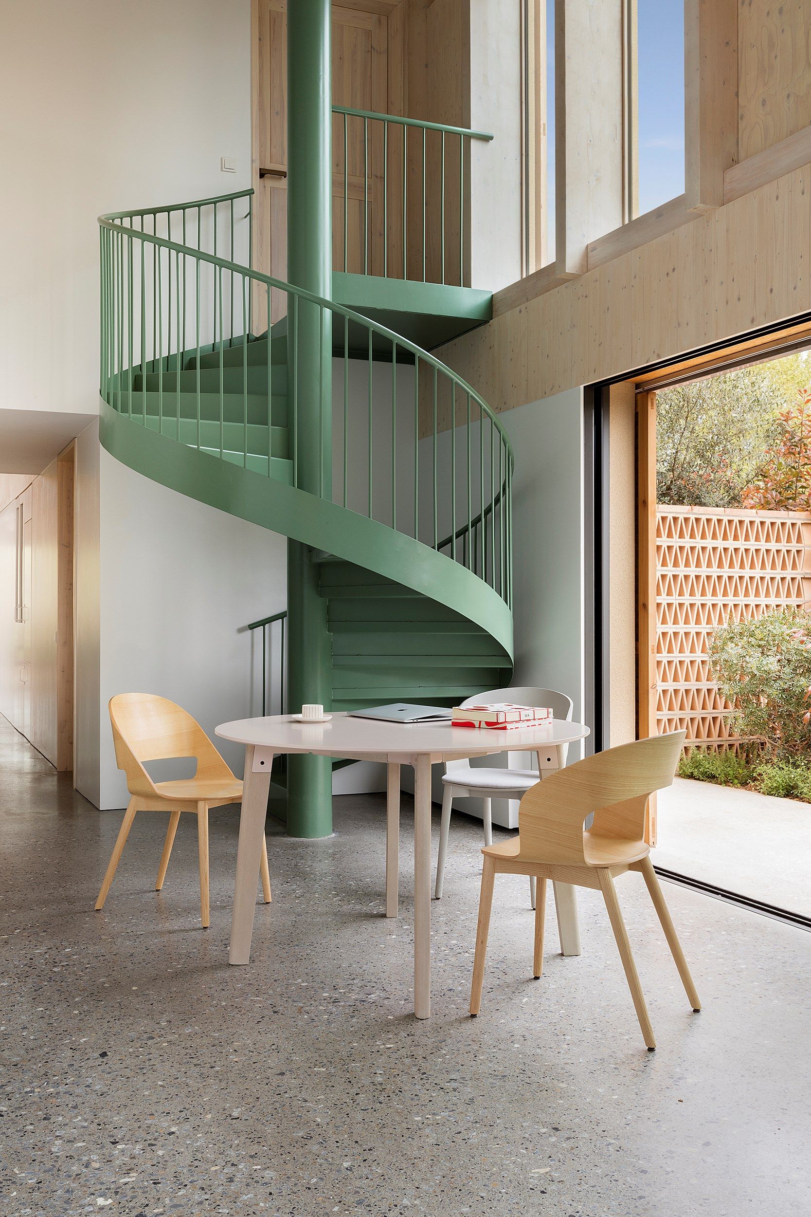 Стул из ясеня с подлокотниками Vergés Goose ARCH-00122147 - Вид №9