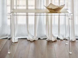 Прямоугольная консоль из акрилового стекла