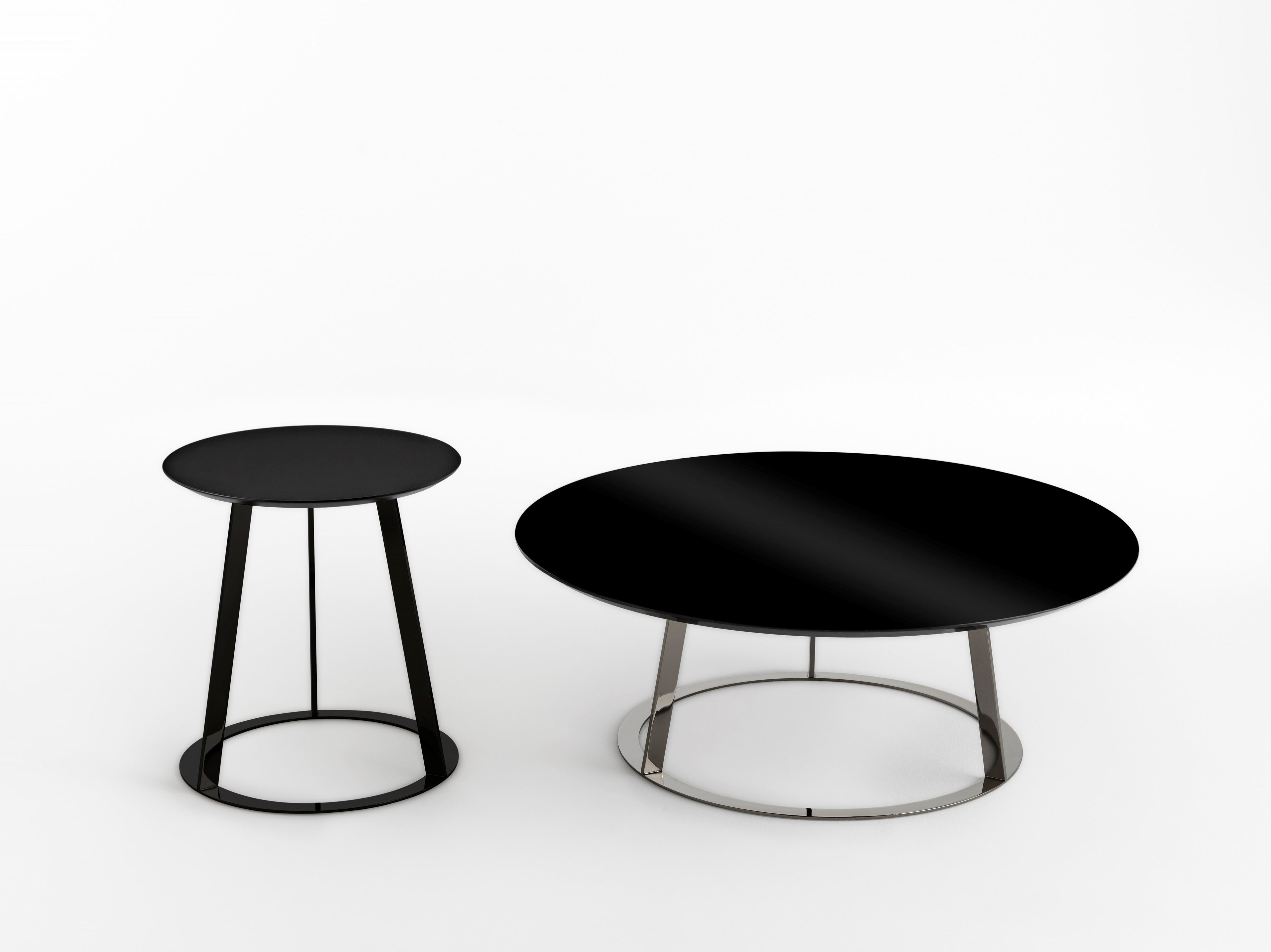 Круглый деревянный журнальный столик для гостиной Casamania & Horm Albino Family ARCH-00077887 - Вид №2