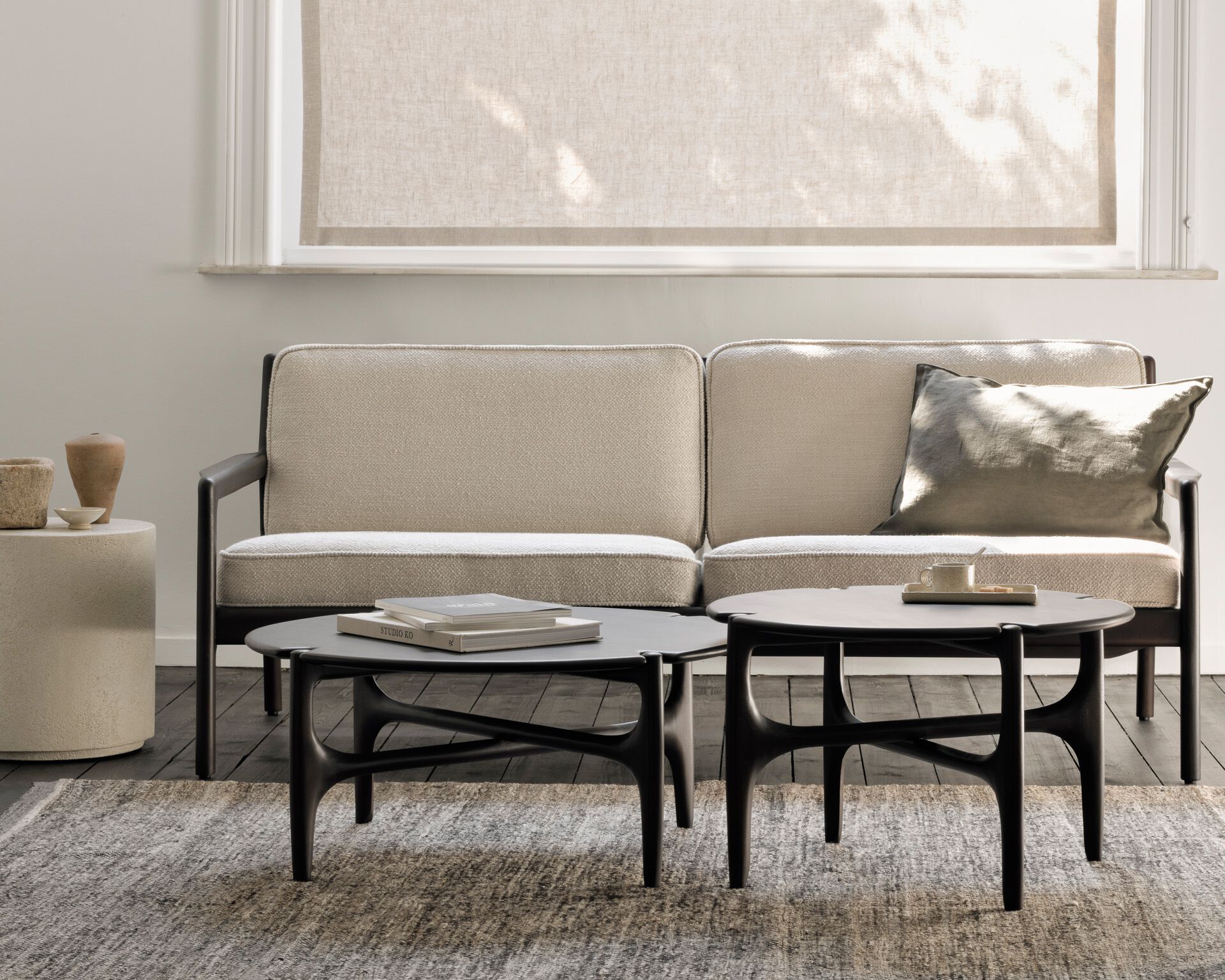 Круглый низкий журнальный столик из красного дерева Ethnicraft PI ARCH-00019775 - Вид №6