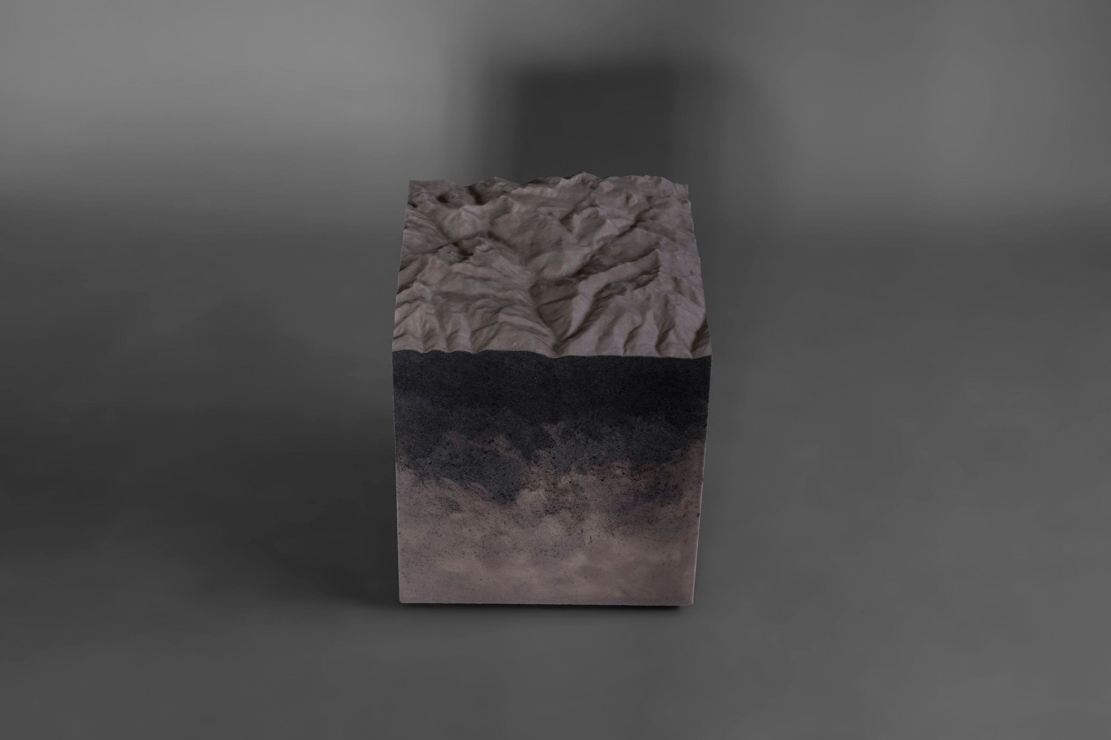 Низкий журнальный столик с бархатной подкладкой alcarol Geomorphic 2023 ARCH-00013525 - Вид №1