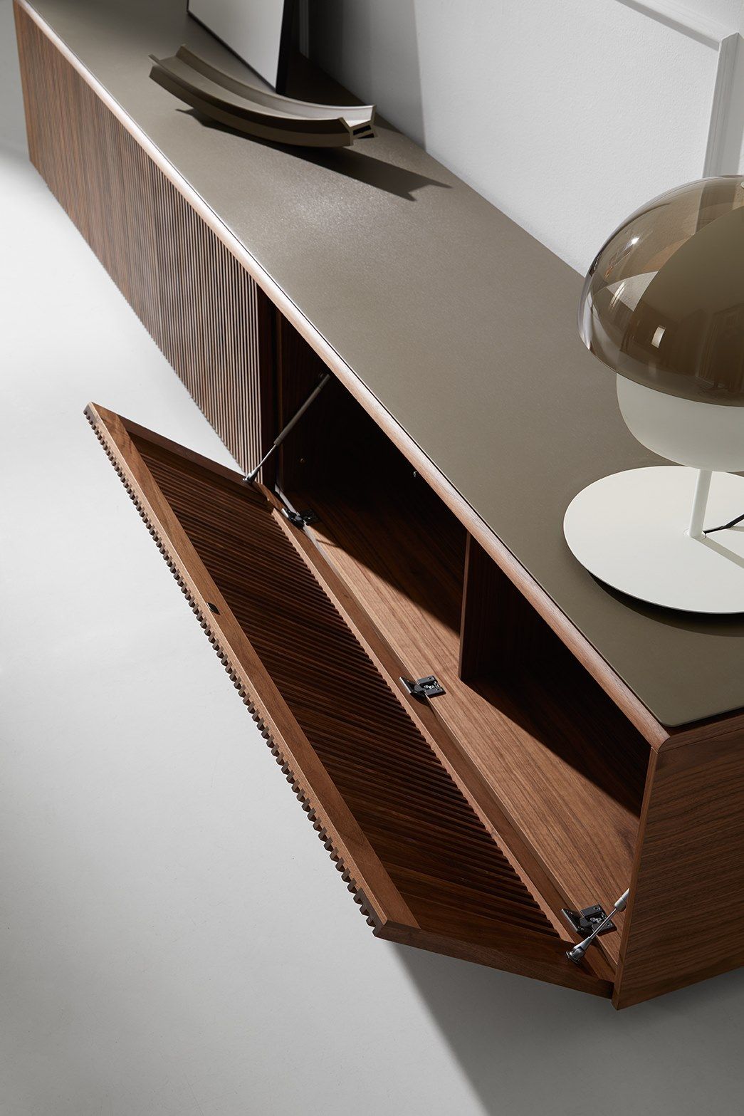 Деревянный шкаф для телевизора с откидными дверцами Punt Мальме ARCH-00024058 - Вид №16