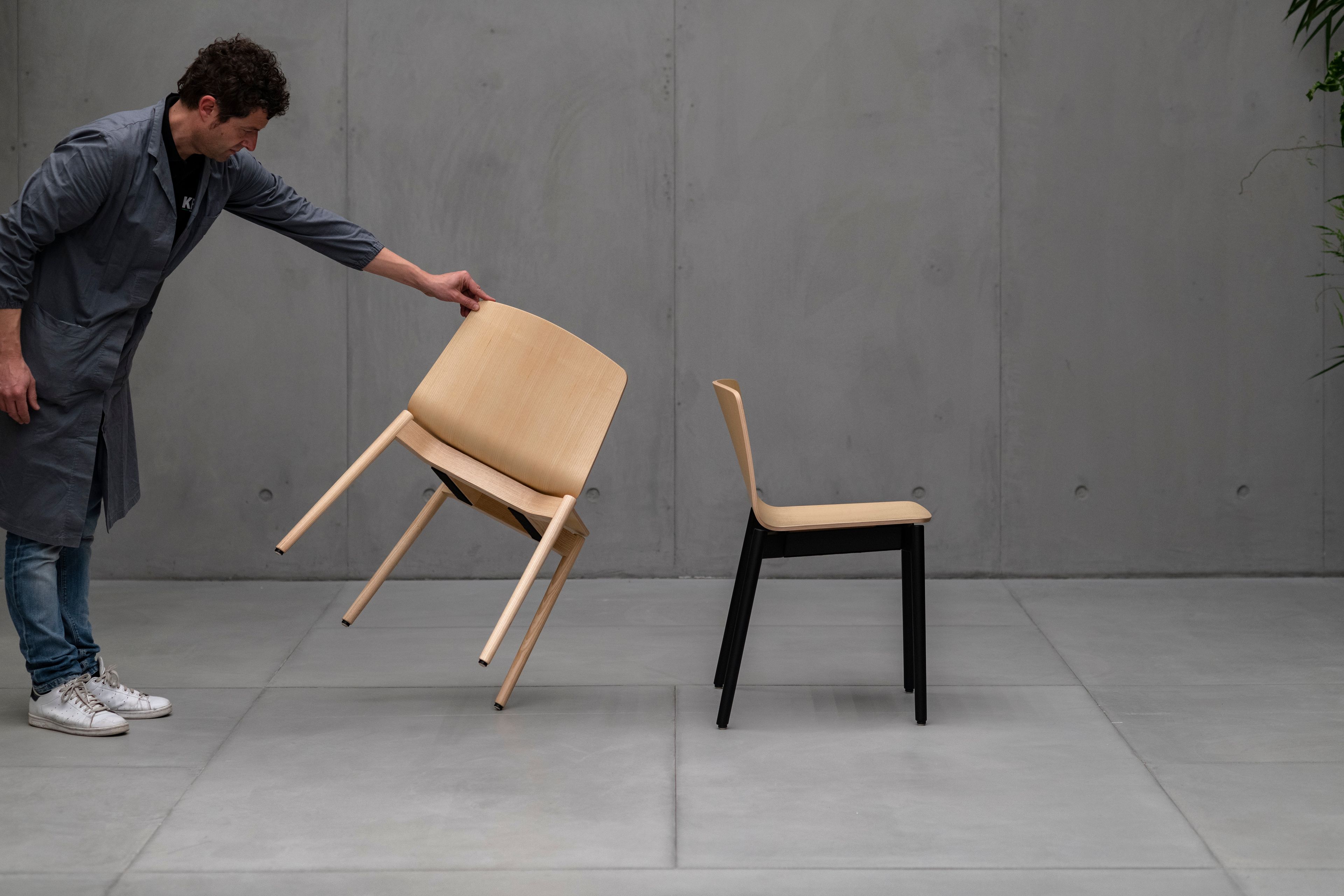 Штабелируемый стул из массива дерева Kristalia рама ARCH-00027397 - Вид №1