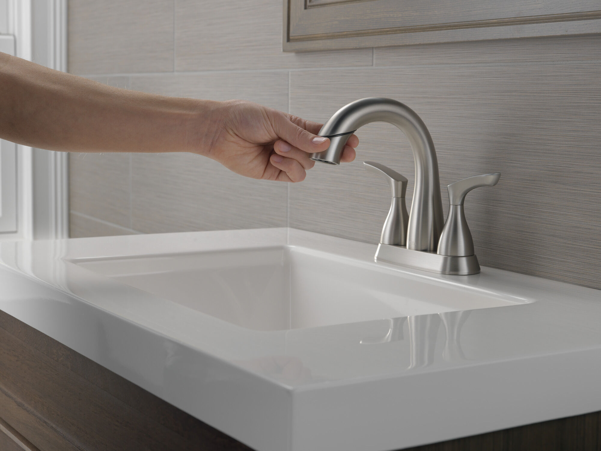 25765LF-SPPD Смеситель для ванной комнаты с двумя ручками Delta Faucet Broadmoor Пятно из нержавеющей стали  - Вид №7