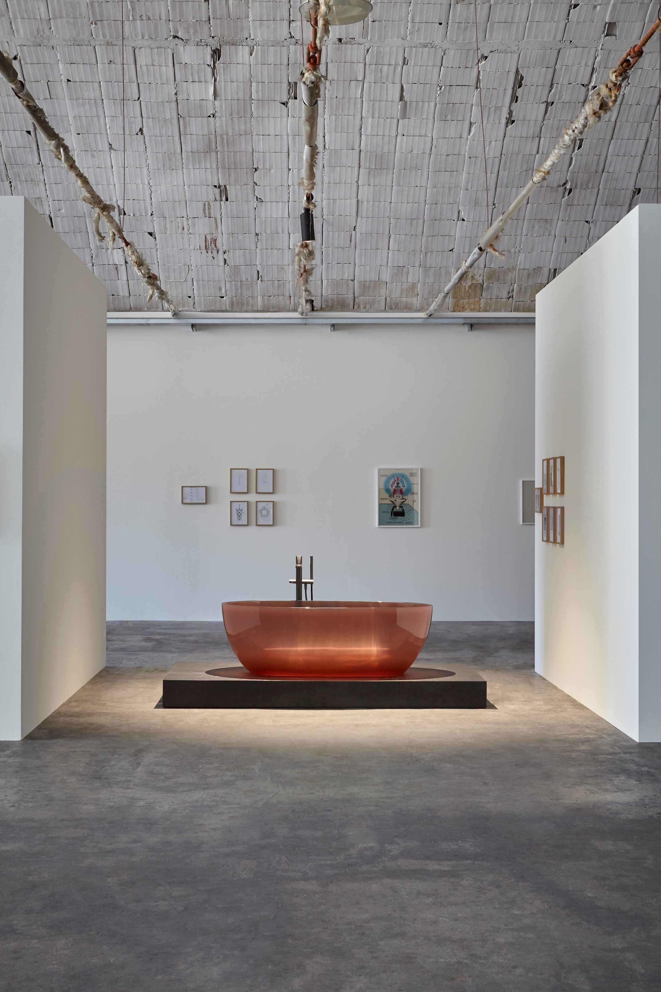 Овальная ванна в центре комнаты в Cristalmood® Antoniolupi REFLEX ARCH-00120140 - Вид №7