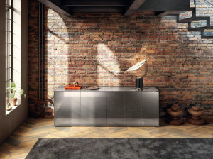 Стеклянный шкаф с распашными дверями