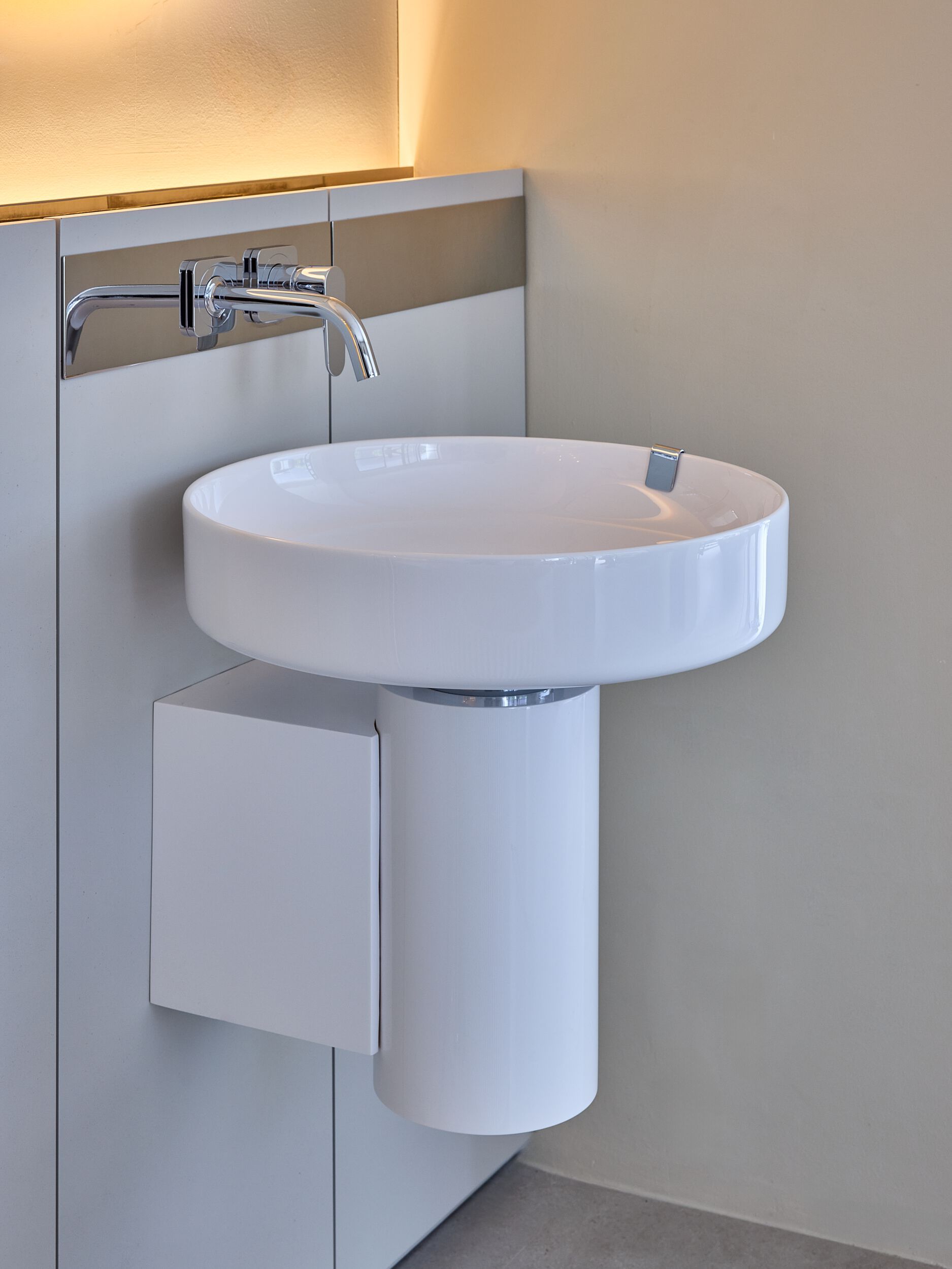 Круглый подвесной умывальник из смолы Vallvé NILO ARCH-00088540 - Вид №1