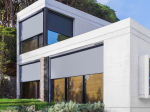 Рулонная занавеска из ткани с боковыми направляющими