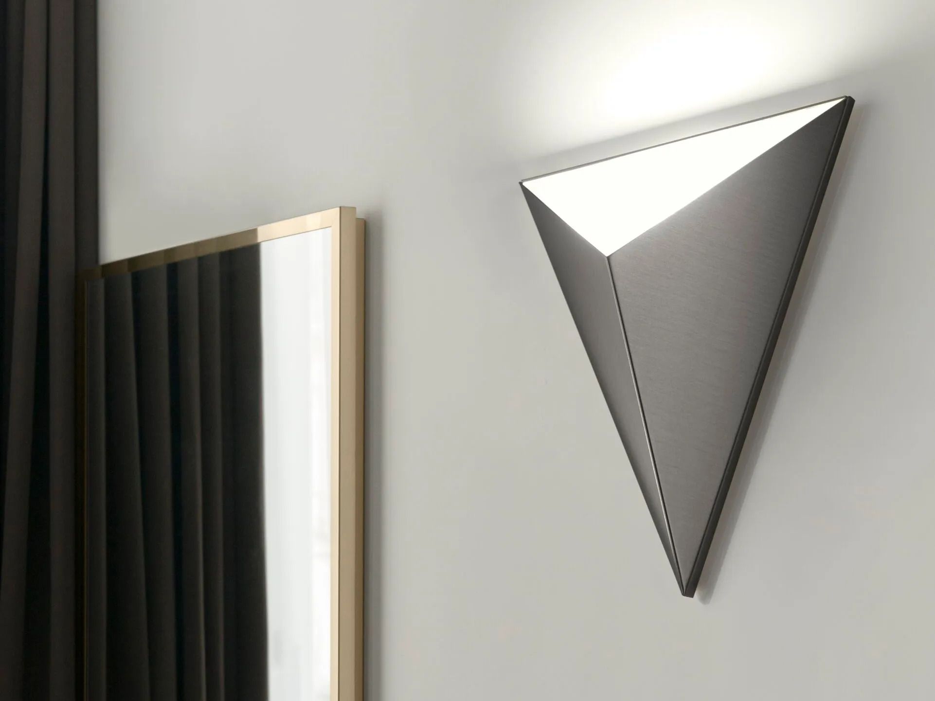Латунный светодиодный настенный светильник CVL Luminaires Tetra ARCH-00115398 - Вид №5