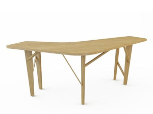 Высокий деревянный стол