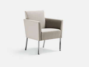 Кресло с подлокотниками