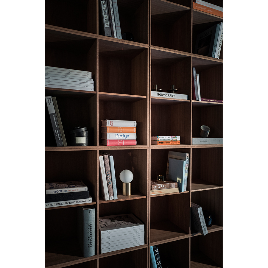 1750839 MENU Настольная лампа с розеткой  - Вид №2