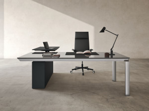 Прямоугольный стеклянный стол