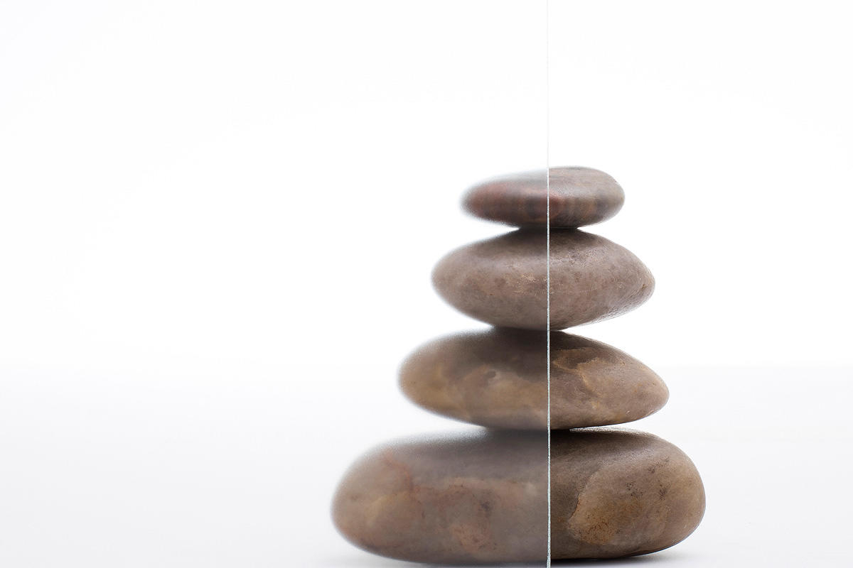 FSRT335 Стекло Vivispectra elements показано в конфигурации отражения с промежуточным слоем яркого изображения и стандартной отделкой Forms-surfaces 