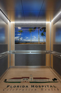 FSRT714 Интерьер лифта Levele-102 с индивидуальной компоновкой панелей; панель лайтплана из стекла vivispectra Spectrum с индивидуальной прослойкой изображения и стандартной отделкой; основные панели из клееного алюминия с естественной патиной и рисунком