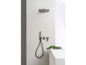 Однорычажный смеситель для душа с ручным душем