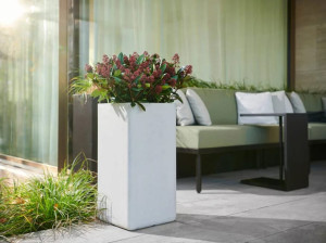 Бетонный высокий садовый горшок