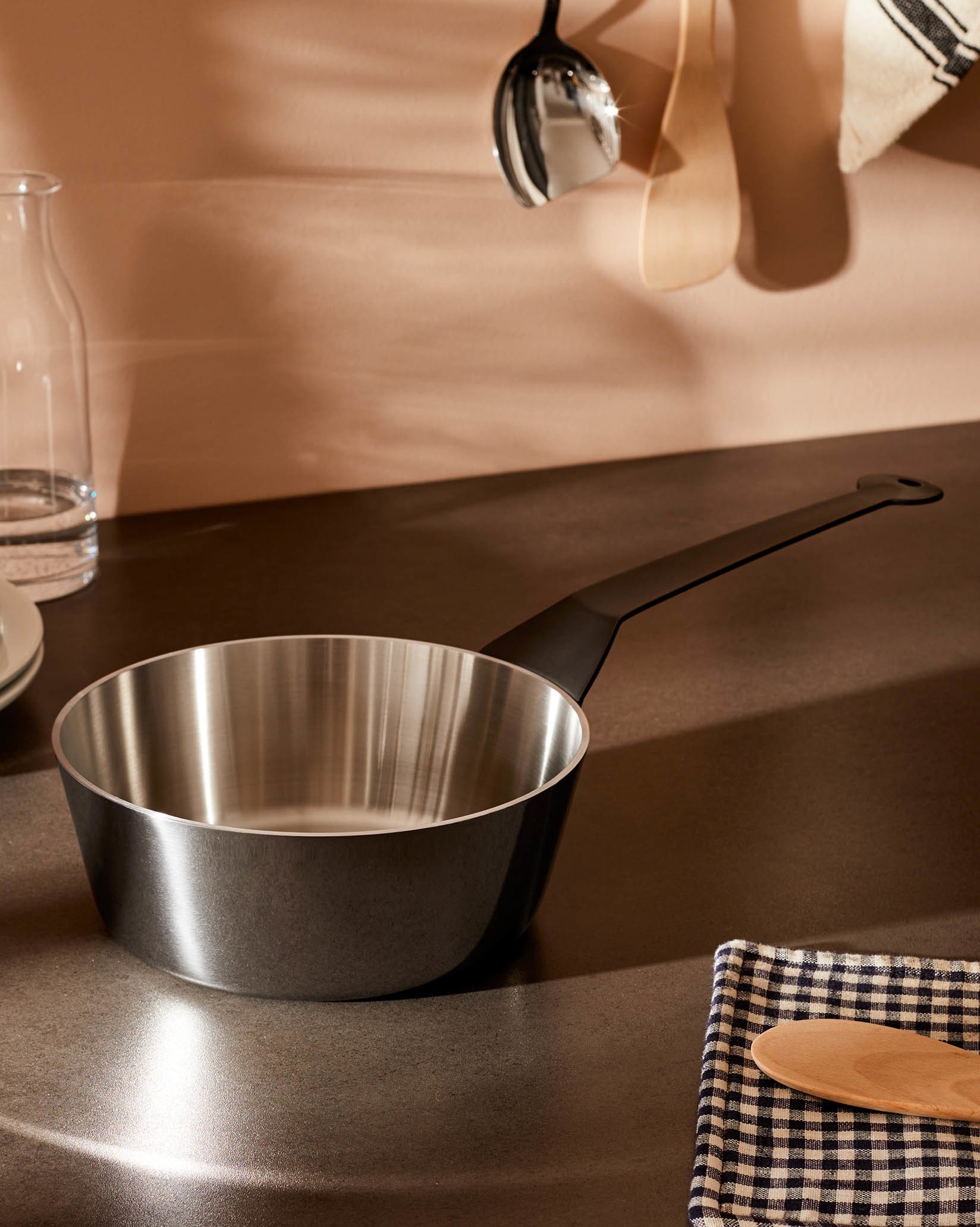 Коническая кастрюля или сотейник Alessi La Cintura di Orione 90107 T - Вид №1