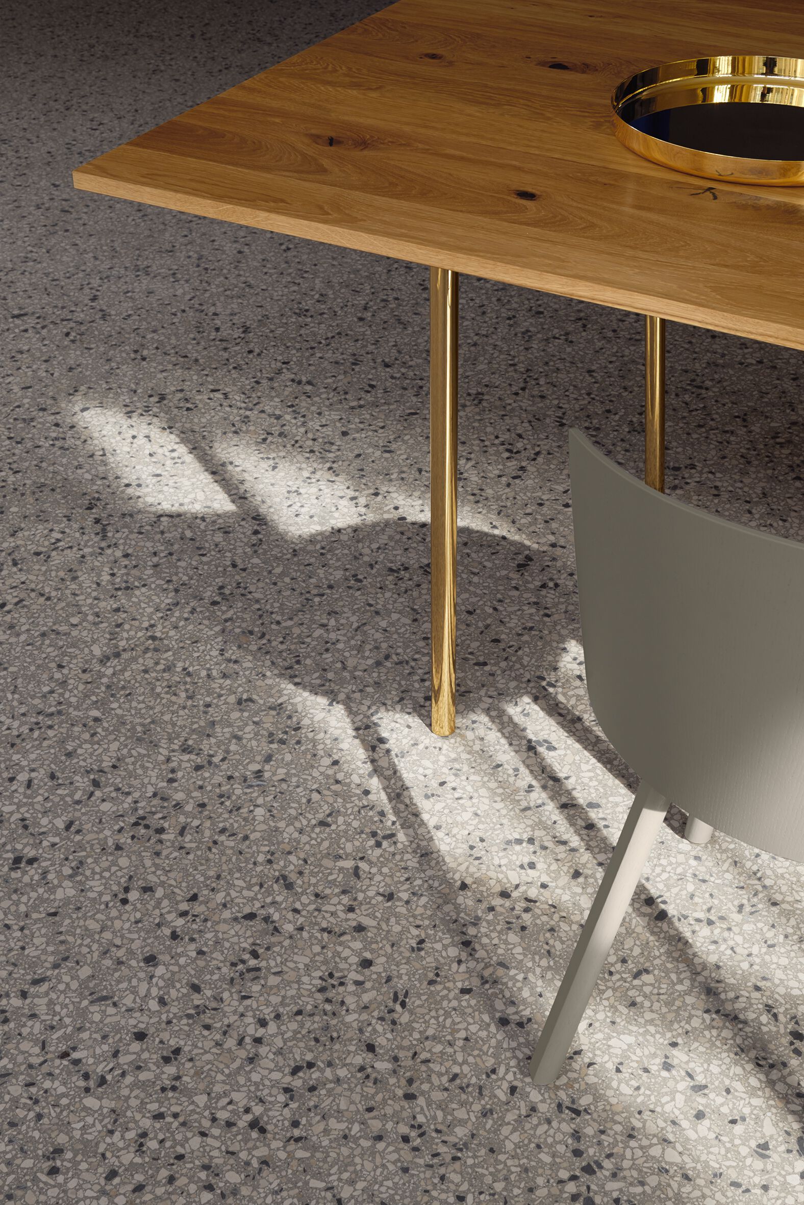 Круглый металлический журнальный столик с подносом e15 Habibi ARCH-00040117 - Вид №24