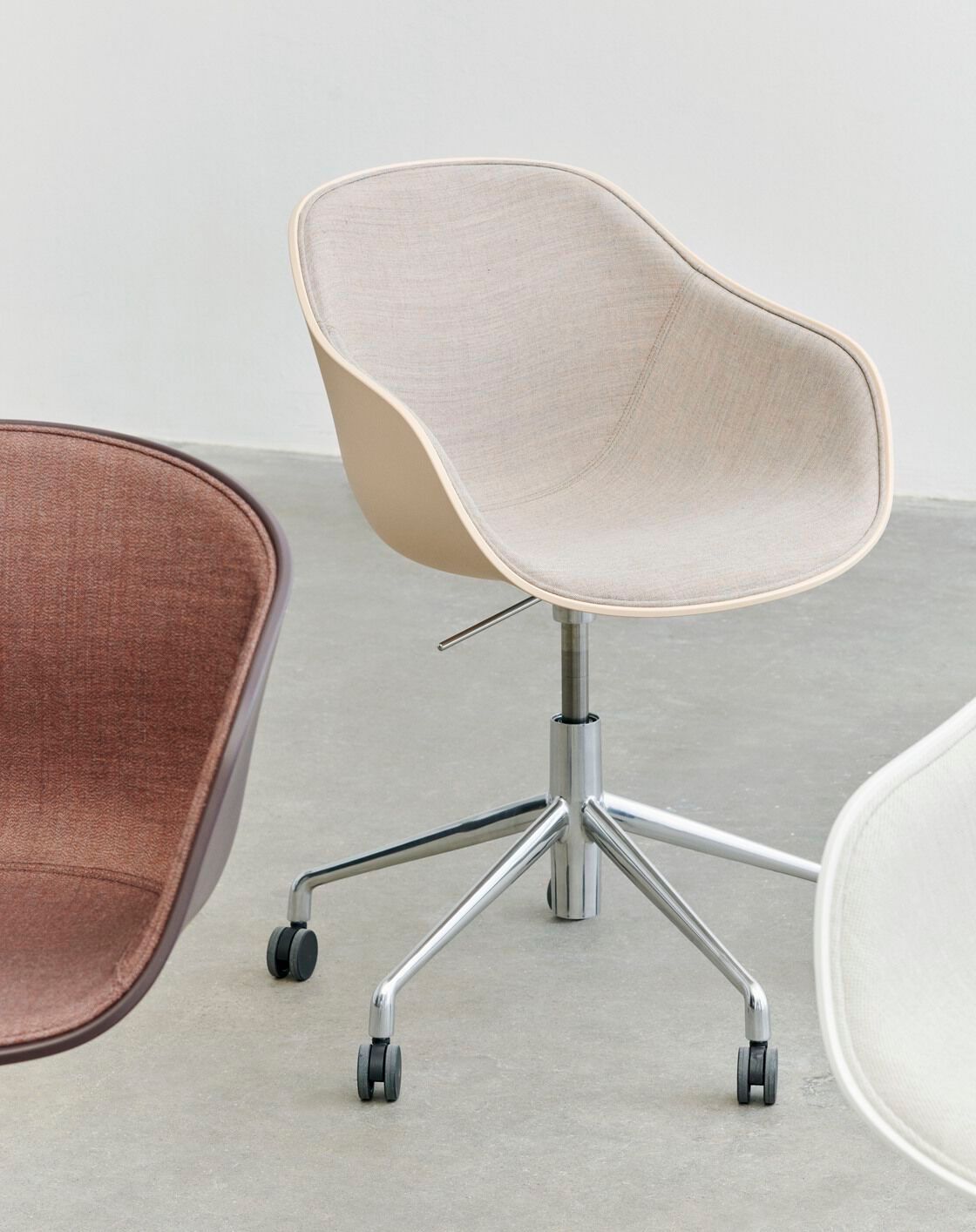 Регулируемое по высоте вращающееся кресло с обивкой Hay About a Chair ARCH-00066459 - Вид №4