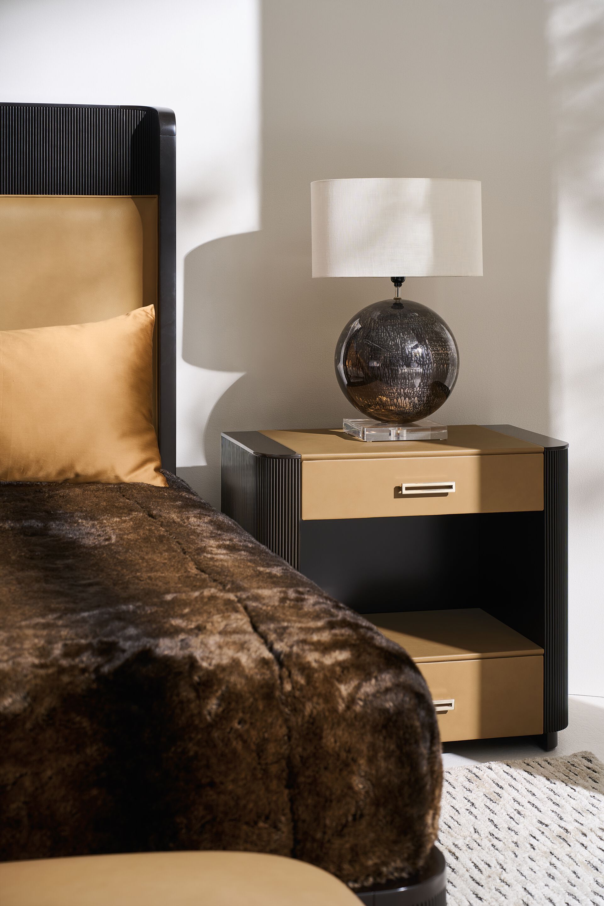 Деревянная прямоугольная тумбочка с ящиками Caracole LOVE-LY! ARCH-00023255 - Вид №1