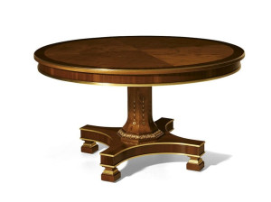 Круглый деревянный стол