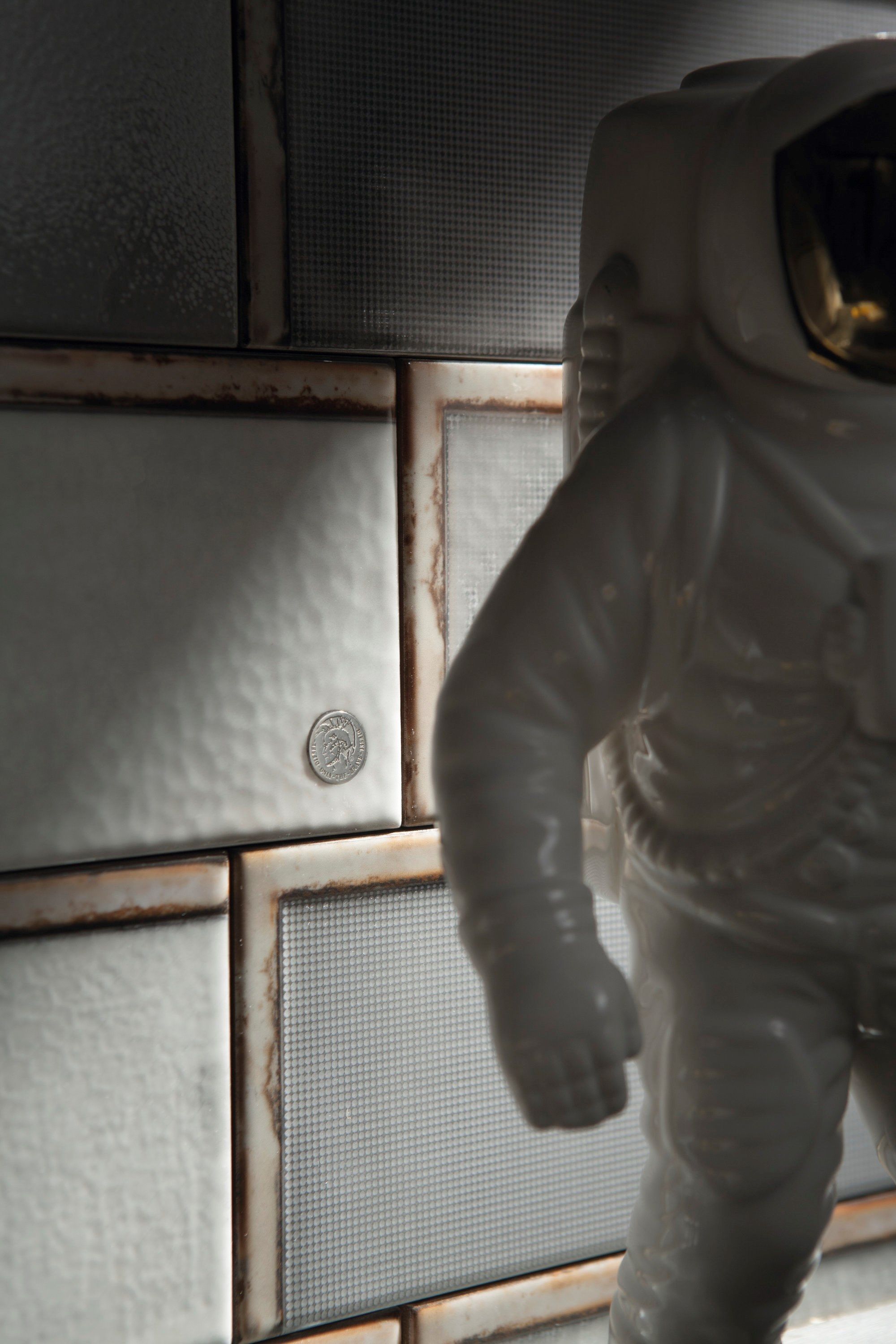 Внутренняя отделка керамогранита с металлическим эффектом IRIS Ceramica Diesel Living ARCH-00104263 - Вид №2