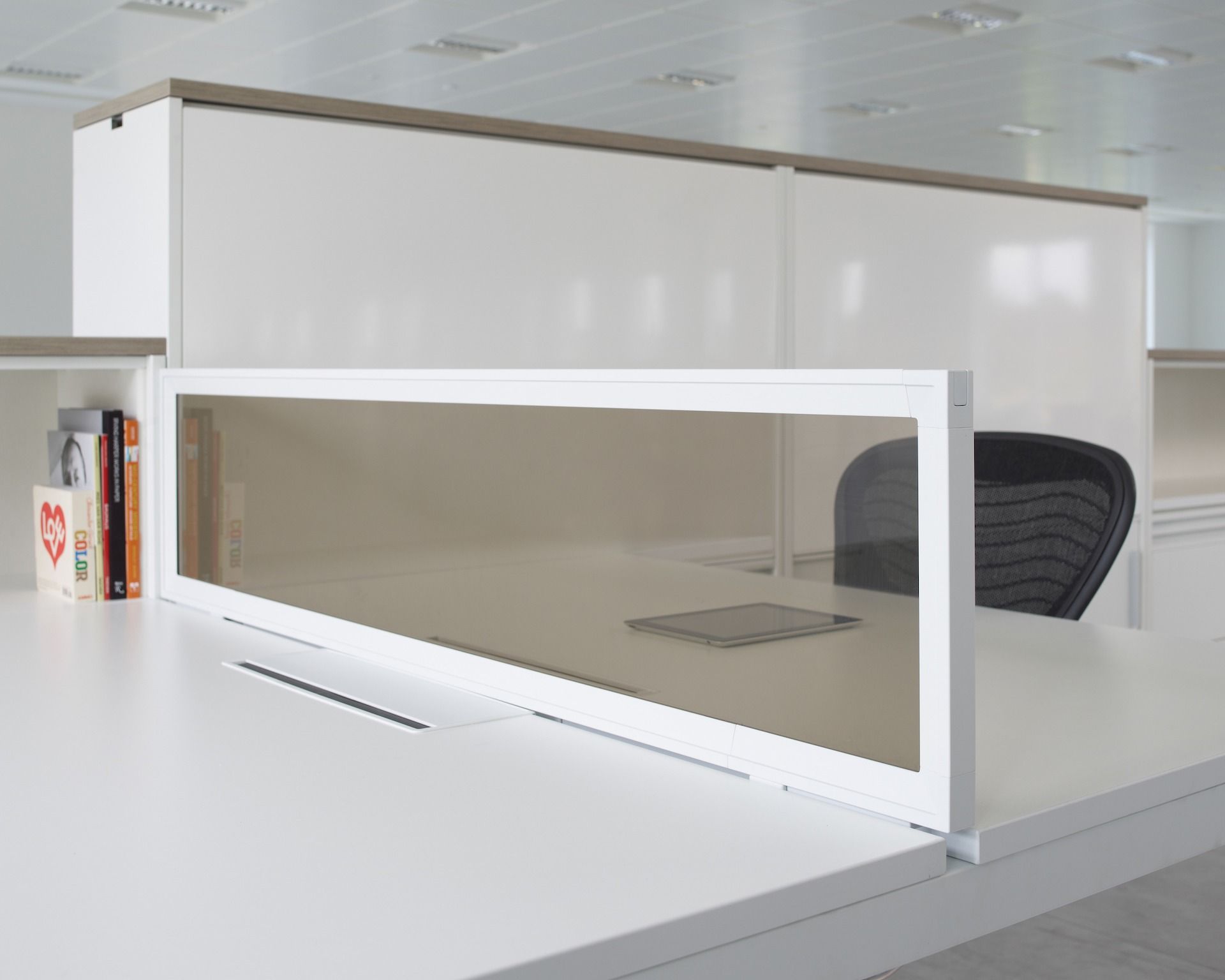 Стол с регулируемой высотой и звукопоглощающими перегородками Herman Miller макет студии ARCH-00126839 - Вид №46