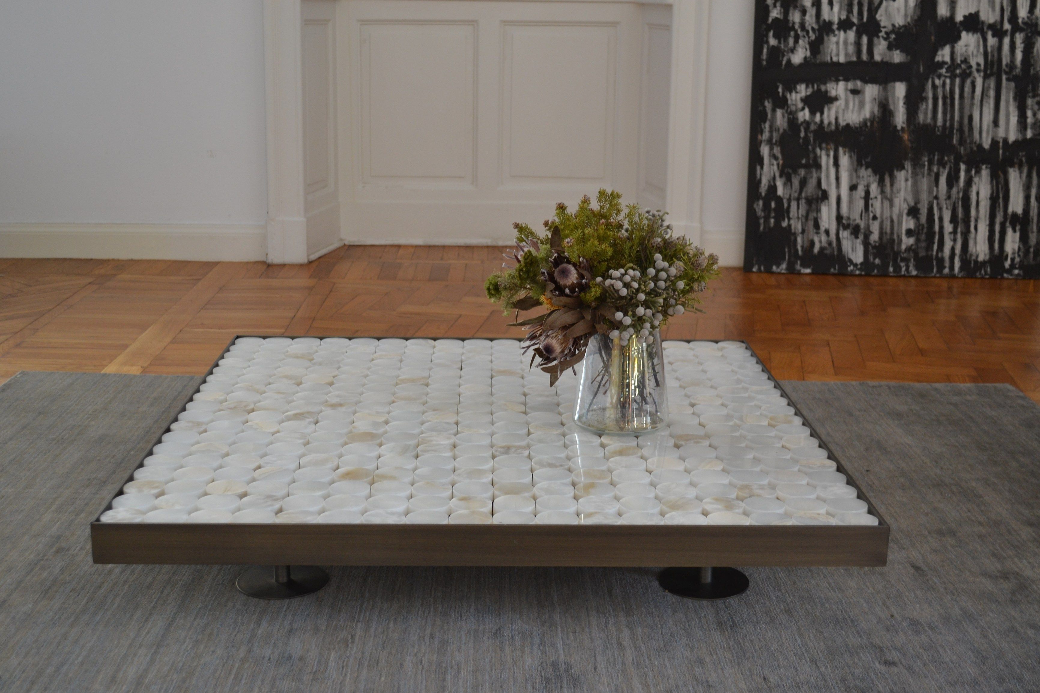 Низкий журнальный столик из оникса mg12 София ARCH-00017868