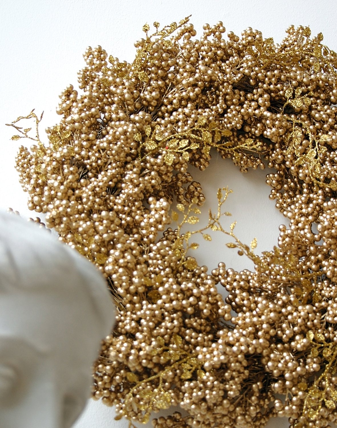 1694 331 a3 Венок из искусственных ягод, Ø 45 см, золото H-andreas 